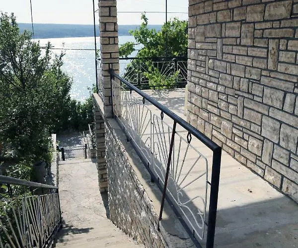 51 아파트 고르니 카린